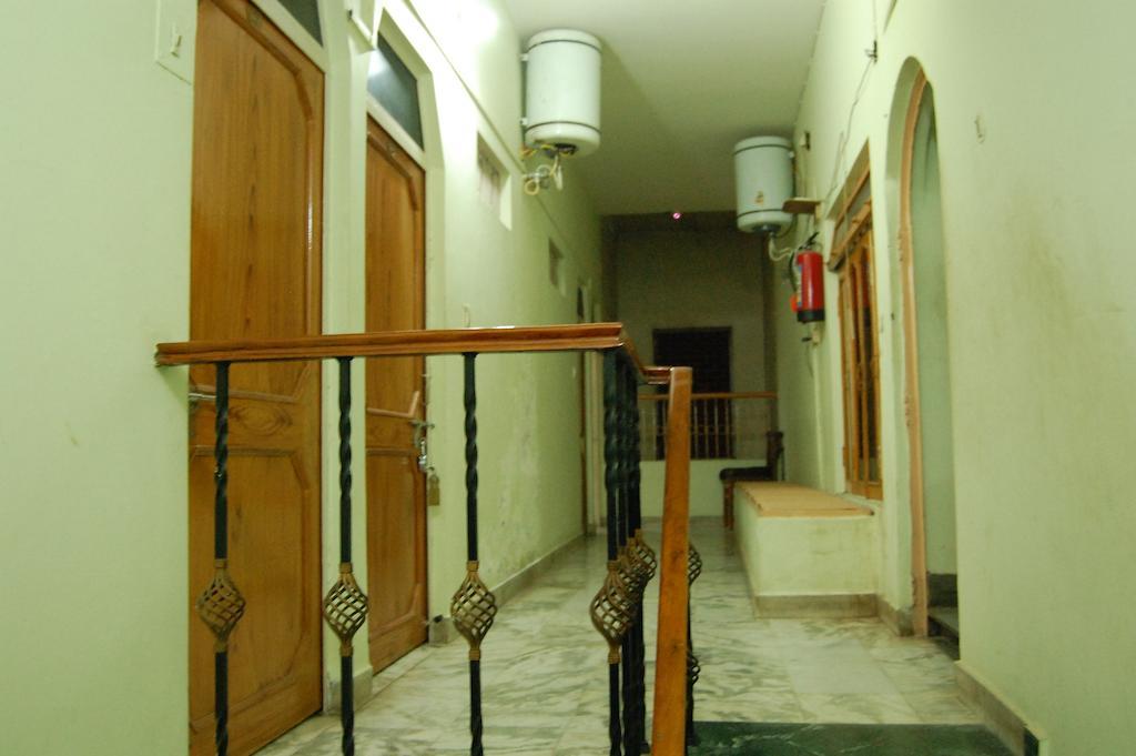 Puja Guest House Váránaszi Kültér fotó